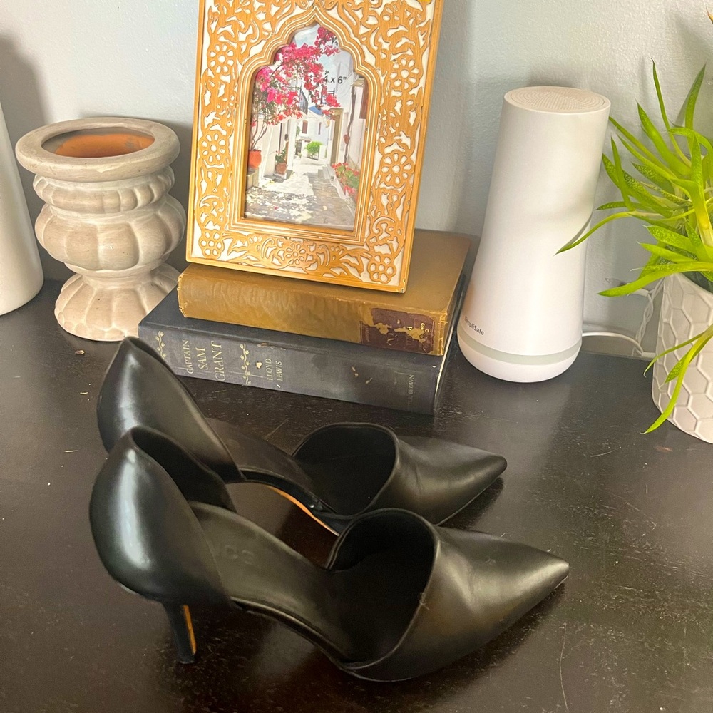 VINCE Black Leather Pumps